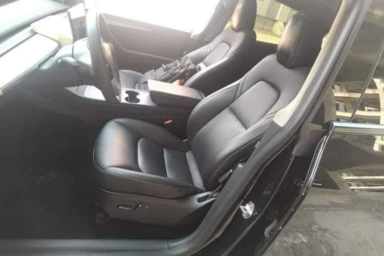Used Tesla Model Y 2023 Rear-Wheel-Drive Version Left Front Seat