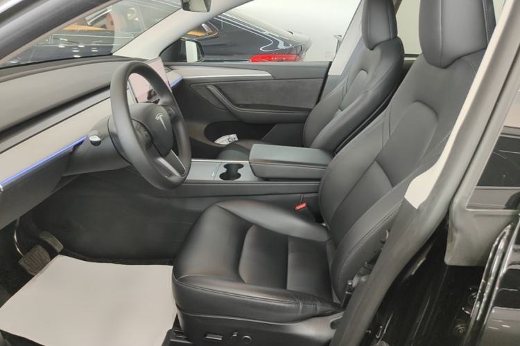Used Tesla Model Y 2023 Long-Range All-Wheel-Drive Version Left Front Seat