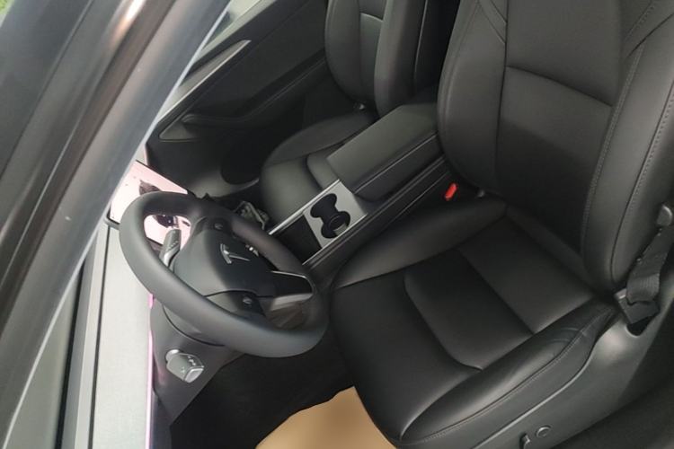 Used Tesla Model Y 2023 Rear-Wheel-Drive Version Left Front Seat