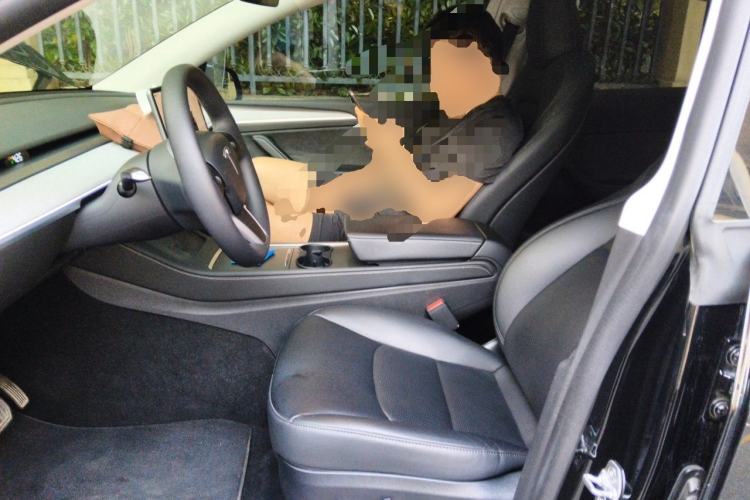 Used Tesla Model Y 2023 Long-Range All-Wheel-Drive Version Left Front Seat