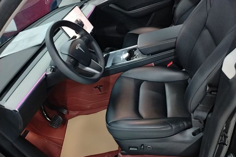 Used Tesla Model Y 2023 Long-Range All-Wheel-Drive Version Left Front Seat