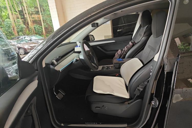 Used Tesla Model Y 2023 Rear-Wheel-Drive Version Left Front Seat