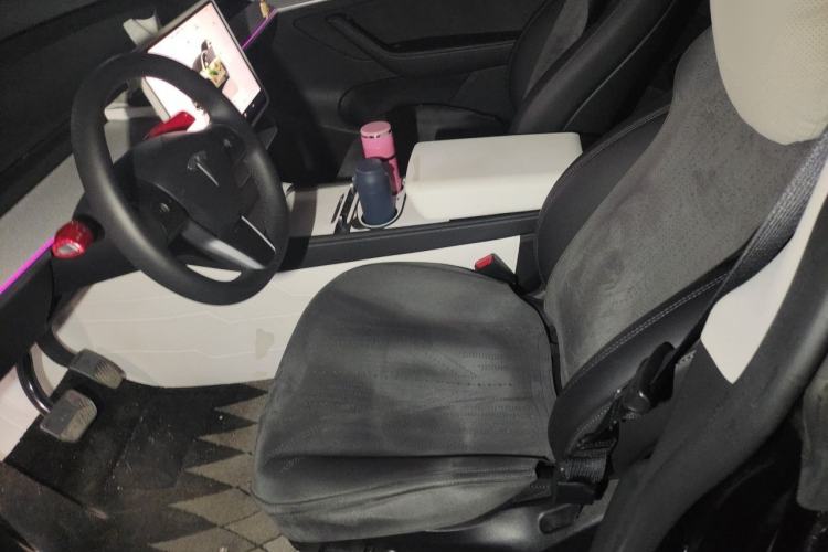 Used Tesla Model Y 2023 Long-Range All-Wheel-Drive Version Left Front Seat