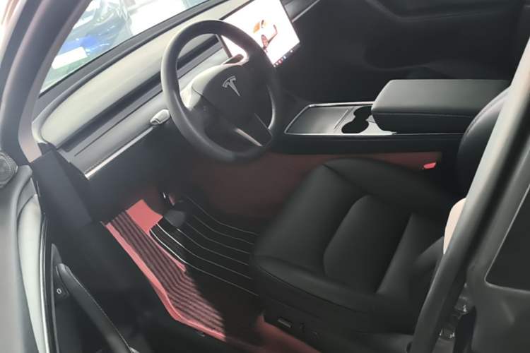 Used Tesla Model Y 2023 Long-Range All-Wheel-Drive Version Left Front Seat