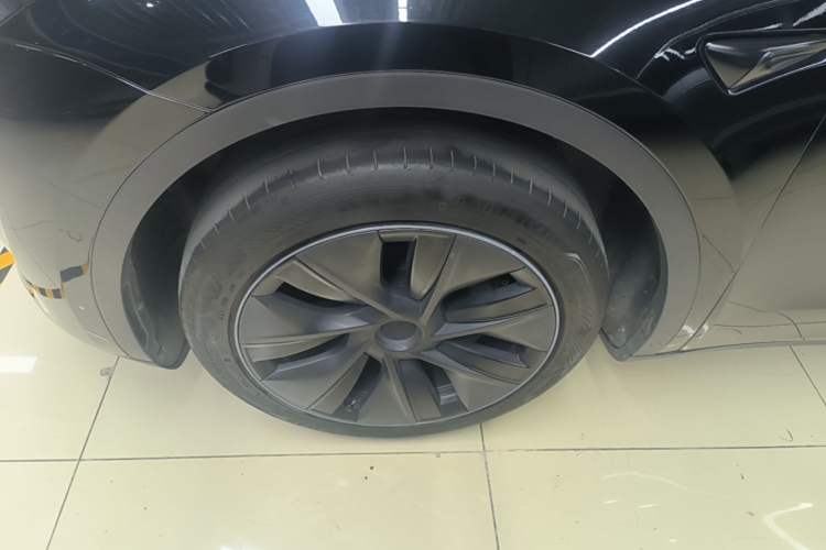Used Tesla Model Y 2023 Rear-Wheel-Drive Version Left Front Wheel Hub