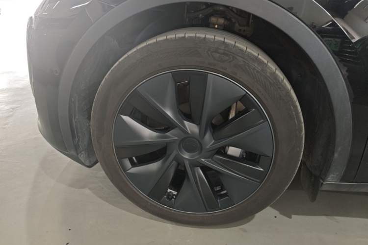 Used Tesla Model Y 2023 Rear-Wheel-Drive Version Left Front Wheel Hub