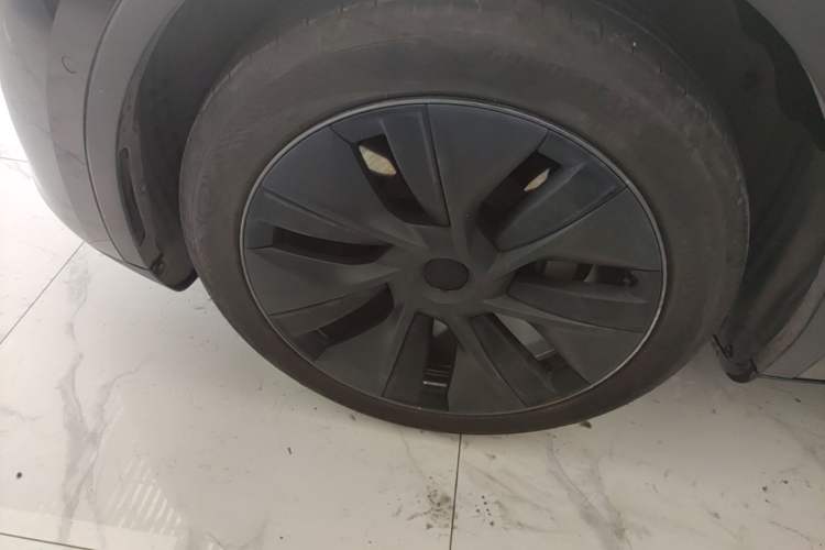 Used Tesla Model Y 2023 Rear-Wheel-Drive Version Left Front Wheel Hub