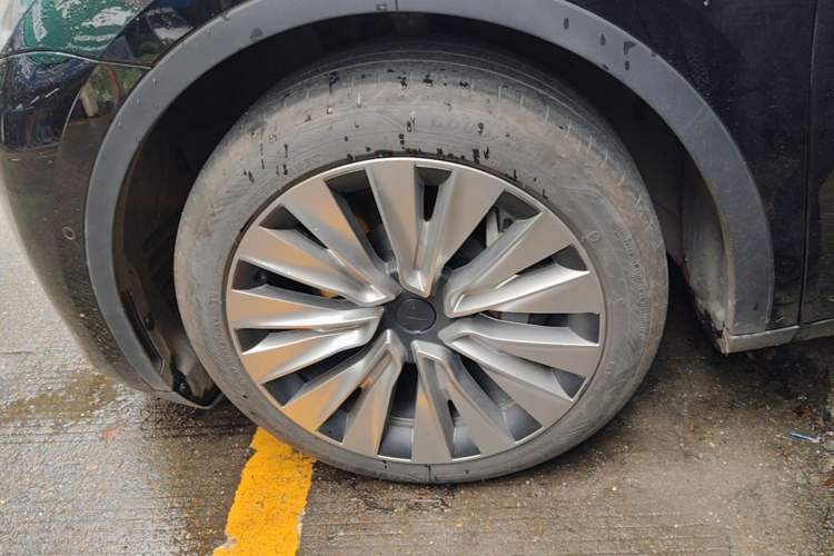 Used Tesla Model Y 2023 Rear-Wheel-Drive Version Left Front Wheel Hub