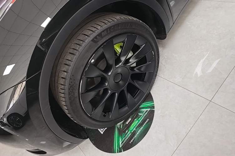 Used Tesla Model Y 2023 Rear-Wheel-Drive Version Left Front Wheel Hub