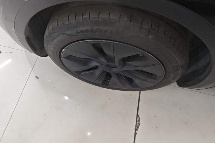 Used Tesla Model Y 2023 Rear-Wheel-Drive Version Left Front Wheel Hub