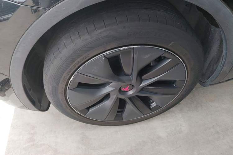 Used Tesla Model Y 2023 Rear-Wheel-Drive Version Left Front Wheel Hub