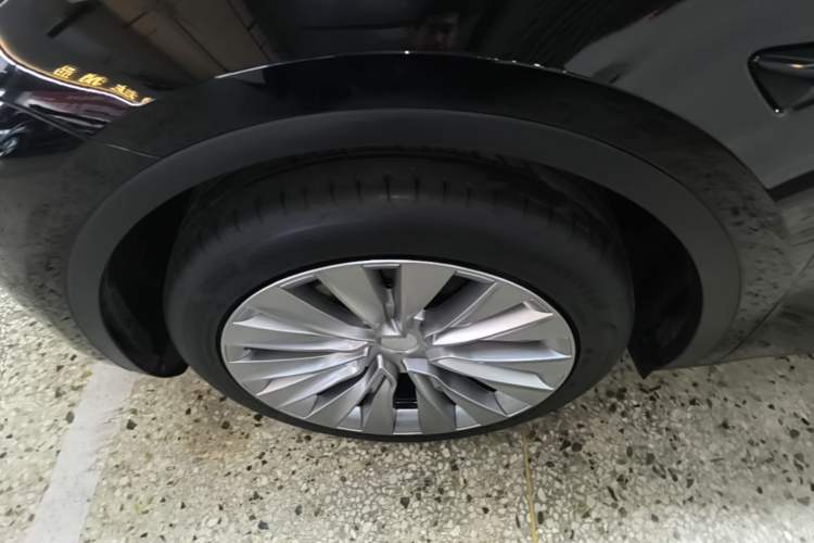 Used Tesla Model Y 2023 Rear-Wheel-Drive Version Left Front Wheel Hub