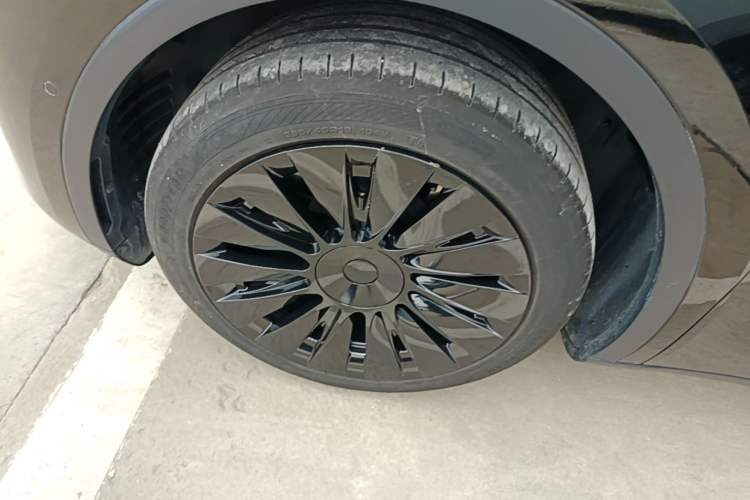 Used Tesla Model Y 2023 Rear-Wheel-Drive Version Left Front Wheel Hub