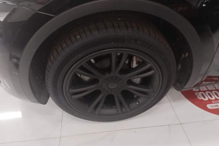 Used Tesla Model Y 2023 Rear-Wheel-Drive Version Left Front Wheel Hub