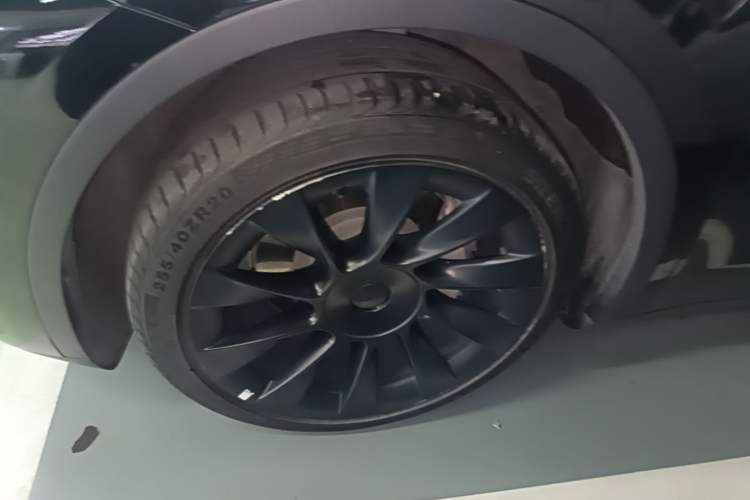 Used Tesla Model Y 2023 Rear-Wheel-Drive Version Left Front Wheel Hub