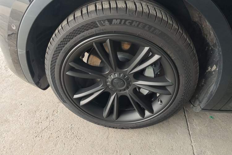 Used Tesla Model Y 2023 Rear-Wheel-Drive Version Left Front Wheel Hub