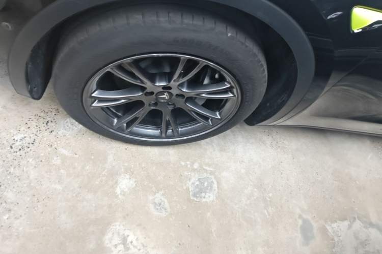 Used Tesla Model Y 2023 Rear-Wheel-Drive Version Left Front Wheel Hub