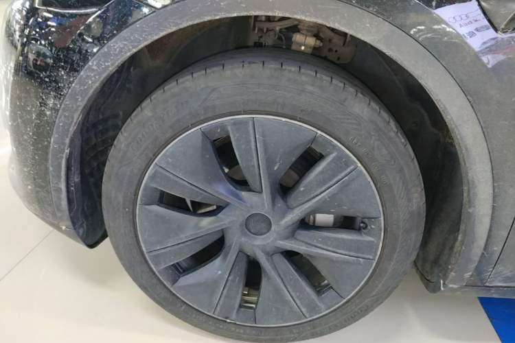 Used Tesla Model Y 2023 Rear-Wheel-Drive Version Left Front Wheel Hub