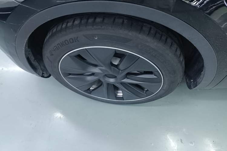 Used Tesla Model Y 2023 Rear-Wheel-Drive Version Left Front Wheel Hub