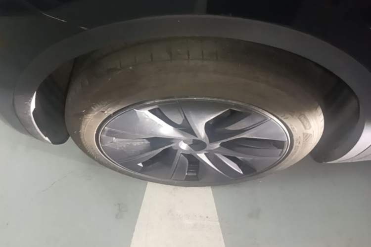 Used Tesla Model Y 2023 Rear-Wheel-Drive Version Left Front Wheel Hub