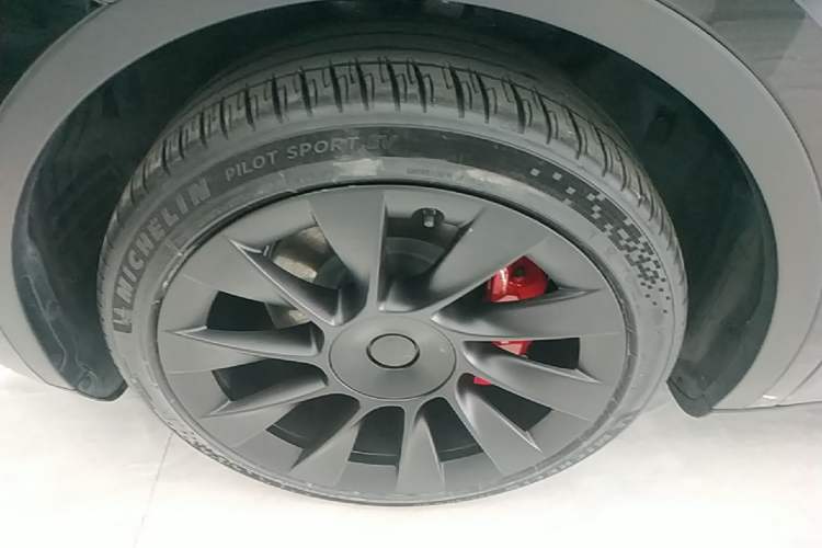 Used Tesla Model Y 2023 Rear-Wheel-Drive Version Left Front Wheel Hub