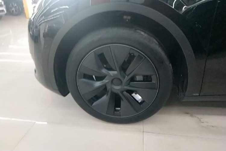 Used Tesla Model Y 2023 Rear-Wheel-Drive Version Left Front Wheel Hub