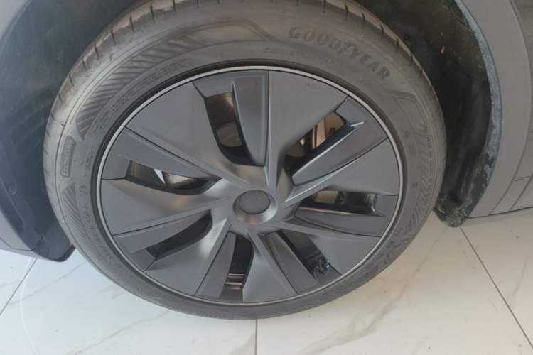 Used Tesla Model Y 2023 Rear-Wheel-Drive Version Left Front Wheel Hub