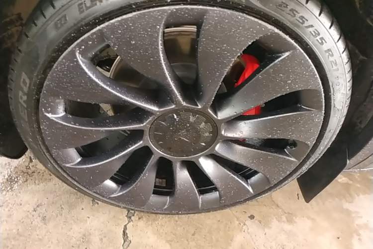 Used Tesla Model Y 2023 High-Performance All-Wheel-Drive Version Left Front Wheel Hub