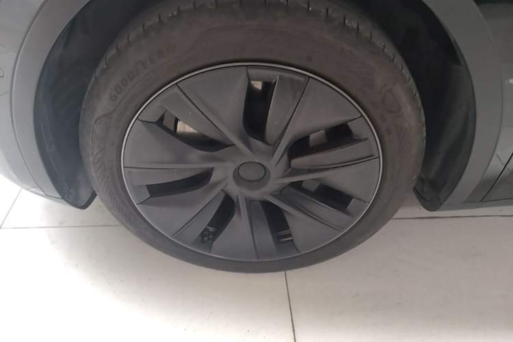 Used Tesla Model Y 2023 Rear-Wheel-Drive Version Left Front Wheel Hub