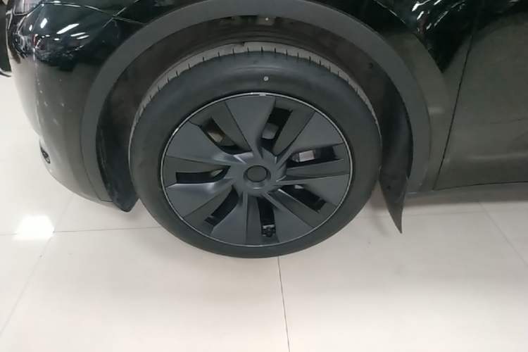 Used Tesla Model Y 2023 Rear-Wheel-Drive Version Left Front Wheel Hub