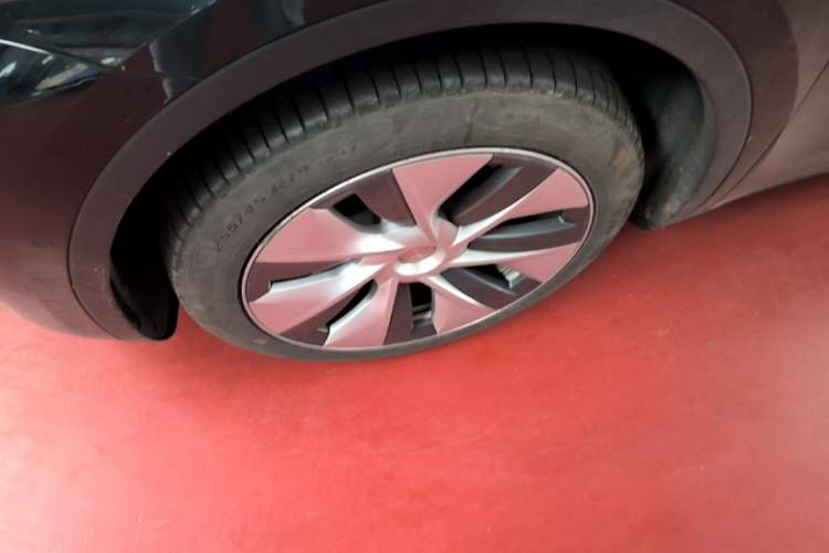 Used Tesla Model Y 2023 Rear-Wheel-Drive Version Left Front Wheel Hub