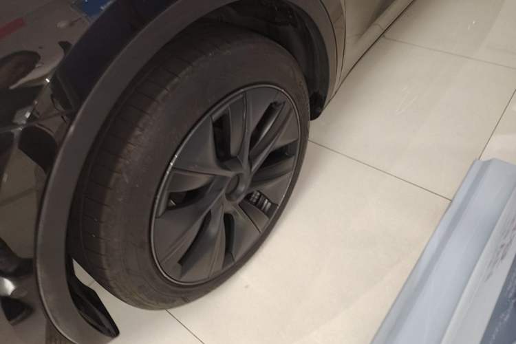Used Tesla Model Y 2023 Rear-Wheel-Drive Version Left Front Wheel Hub
