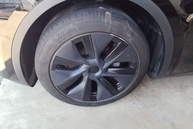 Used Tesla Model Y 2023 Rear-Wheel-Drive Version Left Front Wheel Hub