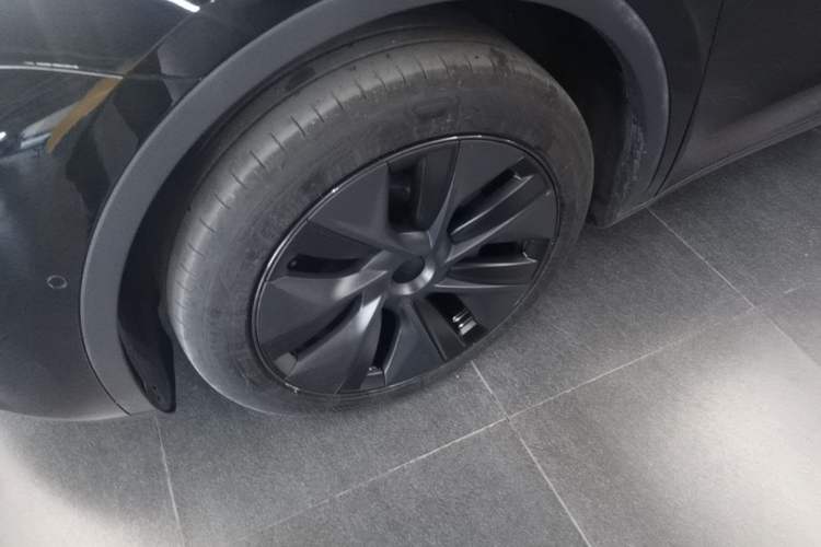 Used Tesla Model Y 2023 Rear-Wheel-Drive Version Left Front Wheel Hub