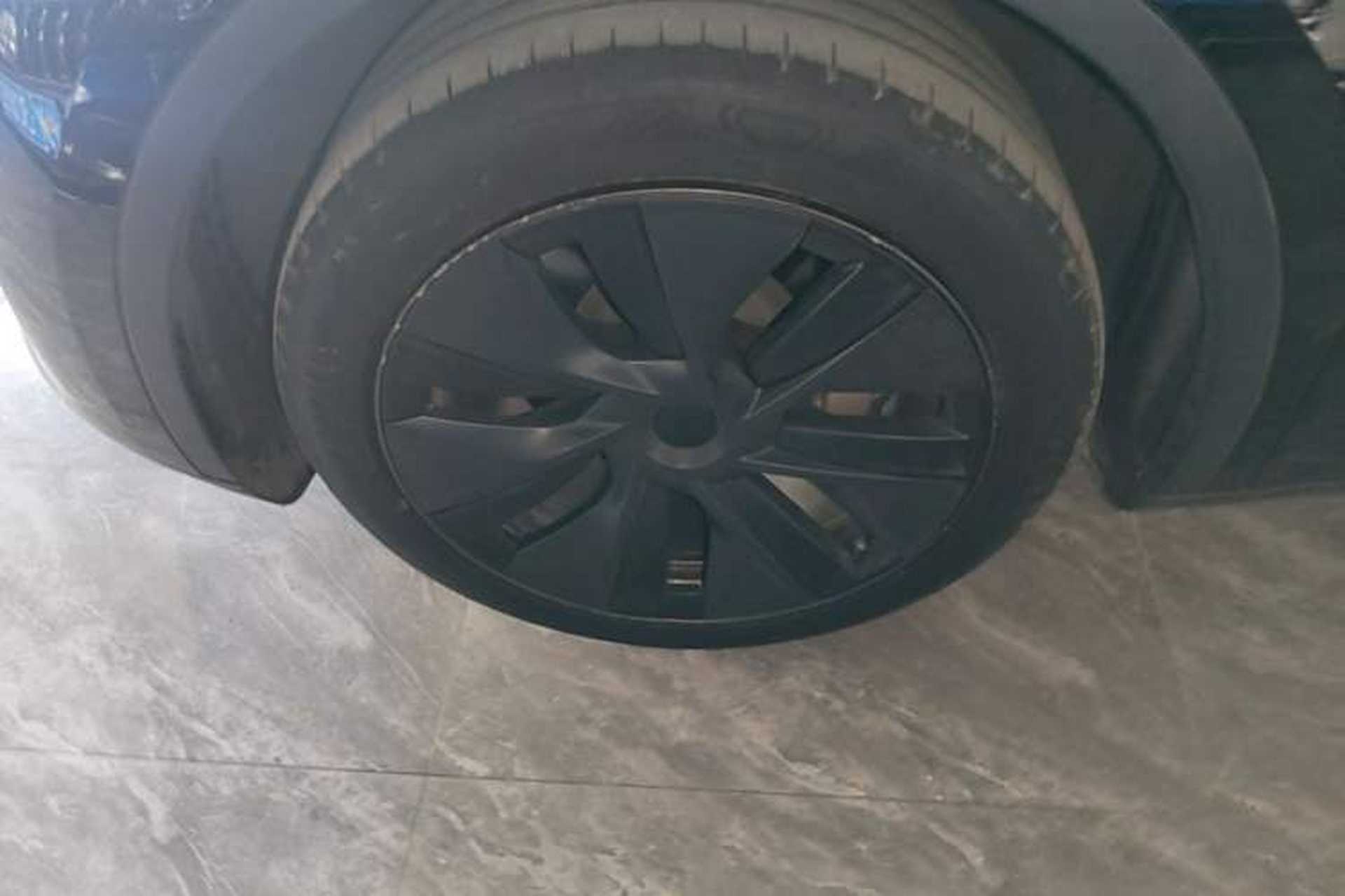 Used Tesla Model Y 2023 Rear-Wheel-Drive Version Left Front Wheel Hub