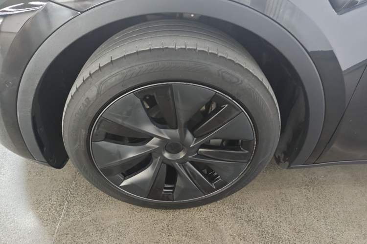 Used Tesla Model Y 2023 Rear-Wheel-Drive Version Left Front Wheel Hub