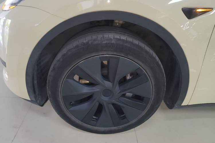 Used Tesla Model Y 2023 Rear-Wheel-Drive Version Left Front Wheel Hub
