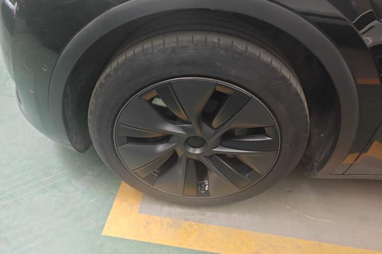Used Tesla Model Y 2023 Rear-Wheel-Drive Version Left Front Wheel Hub