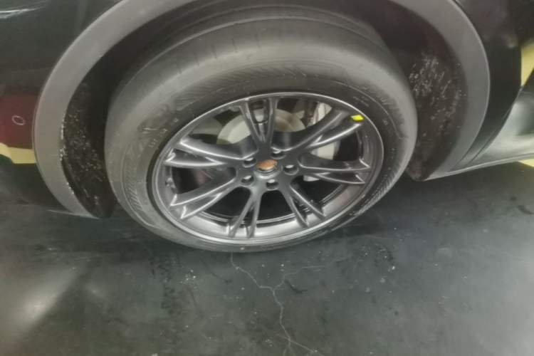 Used Tesla Model Y 2023 Rear-Wheel-Drive Version Left Front Wheel Hub