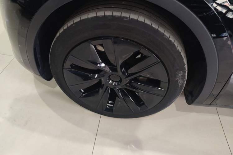 Used Tesla Model Y 2023 Rear-Wheel-Drive Version Left Front Wheel Hub