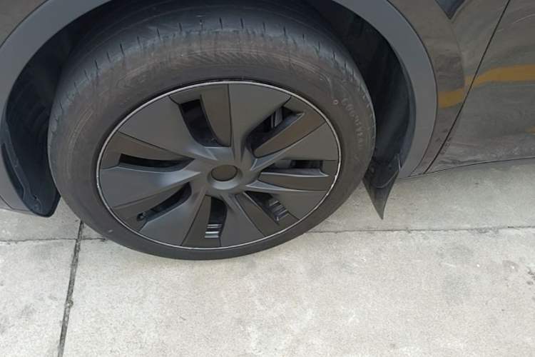 Used Tesla Model Y 2023 Rear-Wheel-Drive Version Left Front Wheel Hub