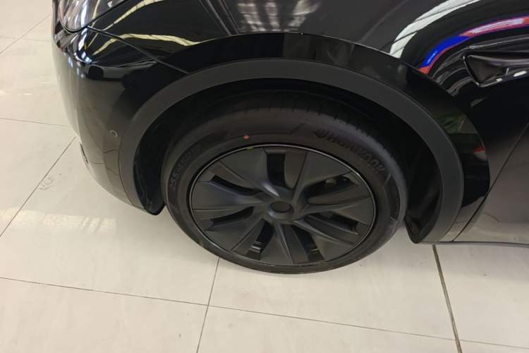 Used Tesla Model Y 2023 Long-Range All-Wheel-Drive Version Left Front Wheel Hub