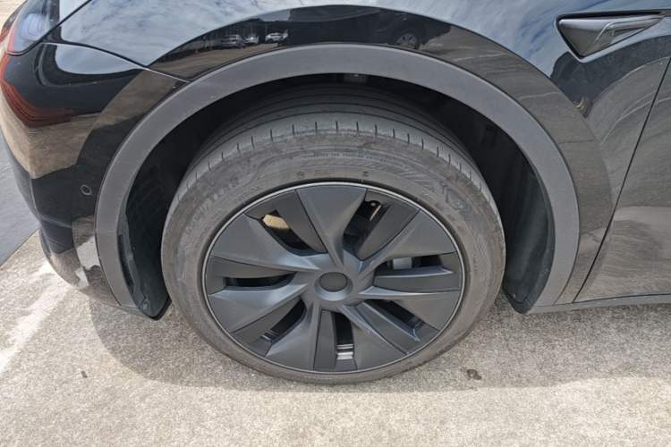 Used Tesla Model Y 2023 Rear-Wheel-Drive Version Left Front Wheel Hub