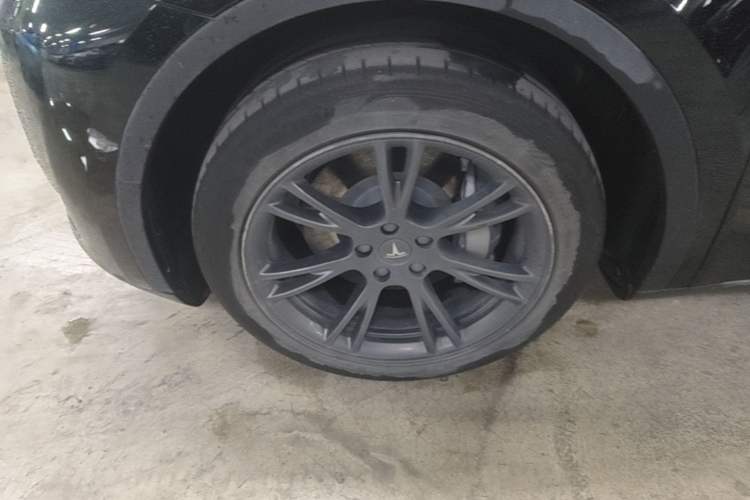 Used Tesla Model Y 2023 Rear-Wheel-Drive Version Left Front Wheel Hub
