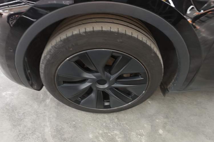 Used Tesla Model Y 2023 Rear-Wheel-Drive Version Left Front Wheel Hub