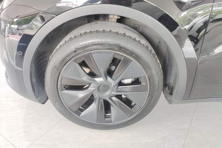 Used Tesla Model Y 2023 Rear-Wheel-Drive Version Left Front Wheel Hub