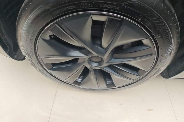 Used Tesla Model Y 2023 Rear-Wheel-Drive Version Left Front Wheel Hub