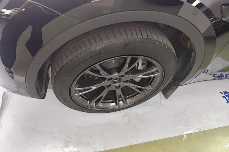Used Tesla Model Y 2023 Rear-Wheel-Drive Version Left Front Wheel Hub