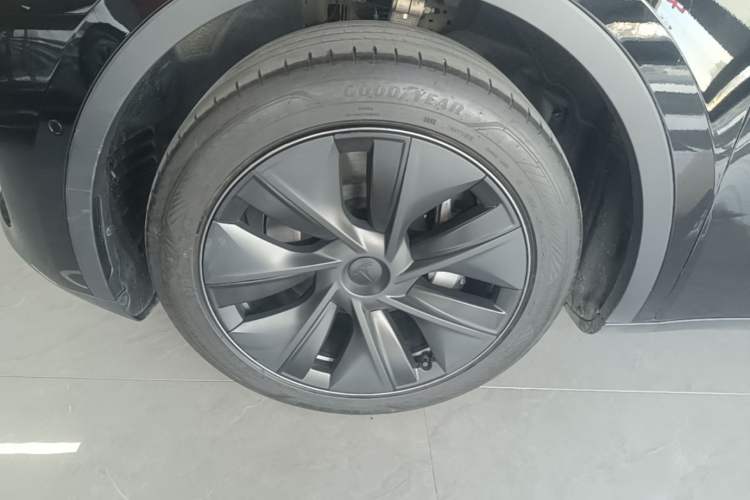 Used Tesla Model Y 2023 Rear-Wheel-Drive Version Left Front Wheel Hub