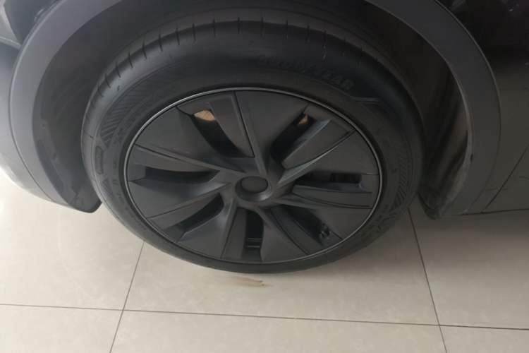 Used Tesla Model Y 2023 Rear-Wheel-Drive Version Left Front Wheel Hub